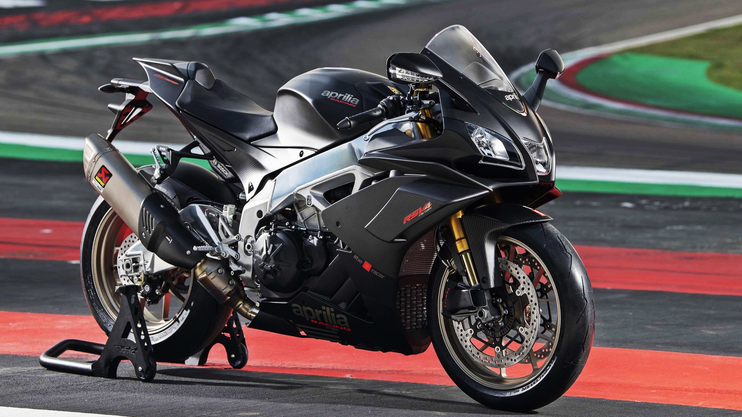 开云网页版-“荒野之战：沙丘与泥泞的极限追逐”，荒漠沙丘在哪