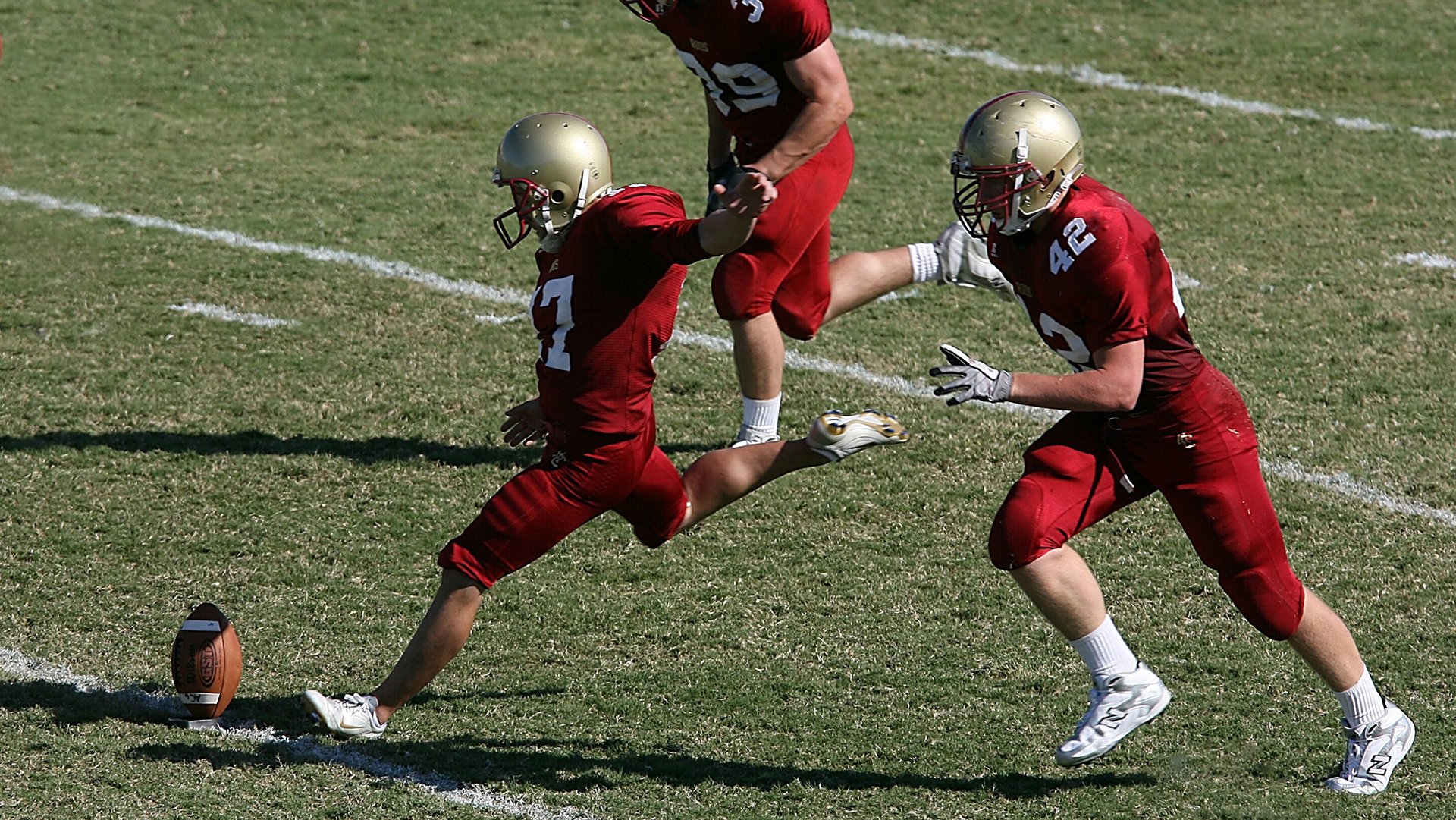 亚历克斯·格林伍德凭借全面的防守技巧，为袋鼠队建立坚实后防
