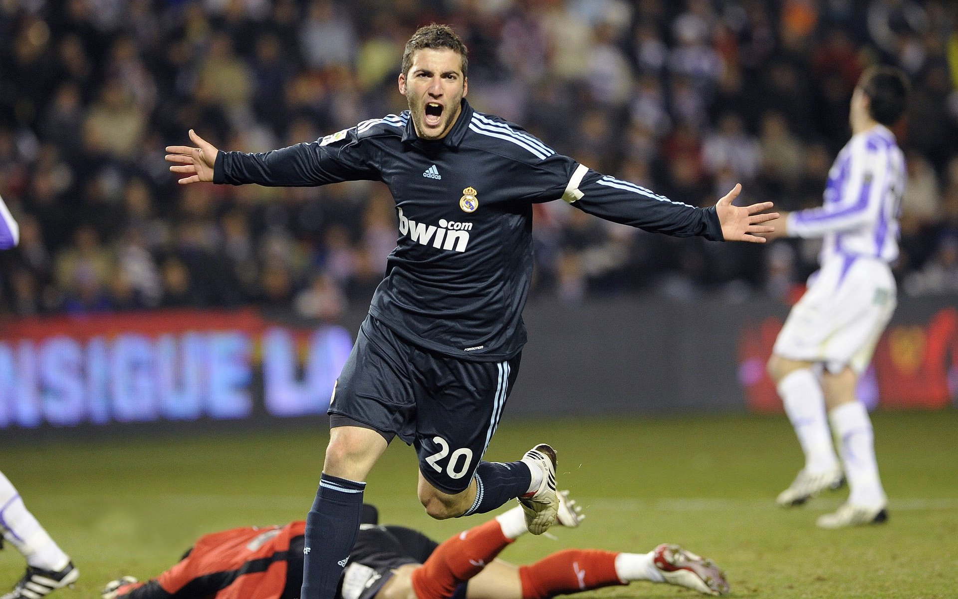 德甲领头羊：拜仁连续15场不败，优势明显，拜仁德甲连冠